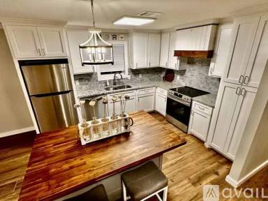 Main picture of 483 Robinson Dr