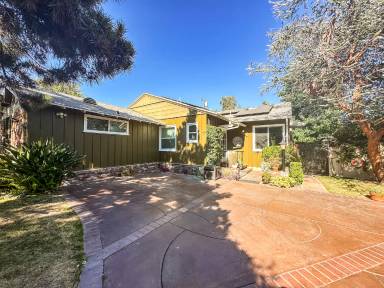 Main picture of 5714 Simpson Ave