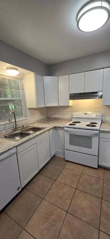 Main picture of 1363 Vineland Ct SE