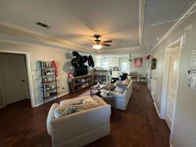Main picture of 4715 Pearl St