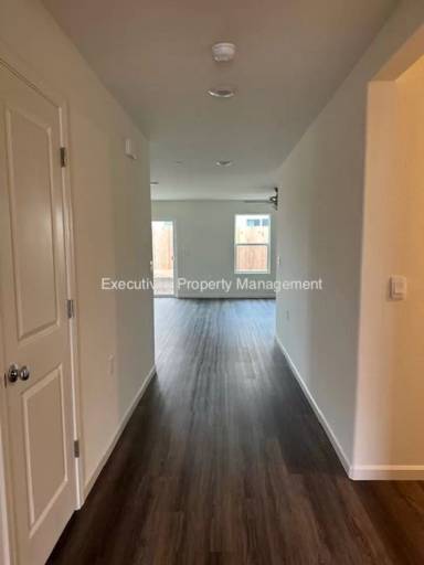 Main picture of 11 River Oak Dr