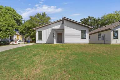 Main picture of 723 E Maple Row