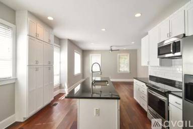 Main picture of 94 Bogard St