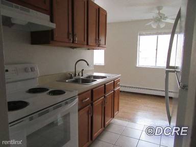 Main picture of 1441 W Howard St