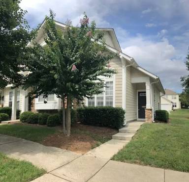 Main picture of 1049 Woodglen Ln