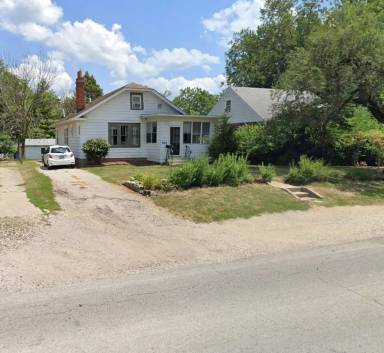 Main picture of 1404 N Broadway Ave