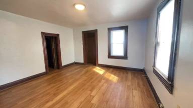 Main picture of 1611 S Madison St