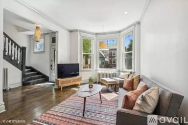 Main picture of 2430 N Hamlin Ave