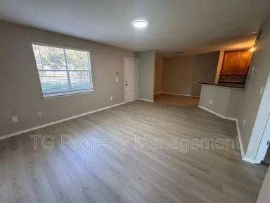 Main picture of 11 Arbor Club Dr