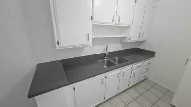 Main picture of 545 N Hayworth Ave
