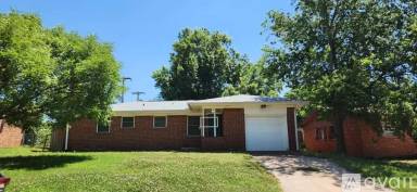 Main picture of 809 E Maple Ave