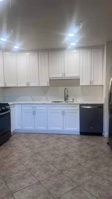 Main picture of 1346 W San Ysidro Blvd