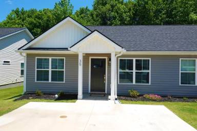 Main picture of 5 Lincoln School Cir