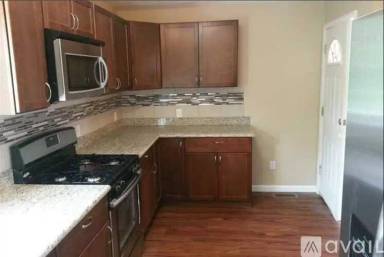 Main picture of 743 Omaha St