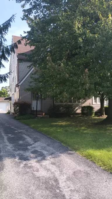 Main picture of 18523 Chagrin Blvd
