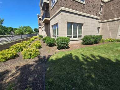 Main picture of 2730 W Lisbon Ave