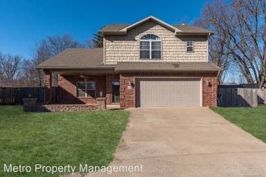 Main picture of 1100 SE Phoenix St