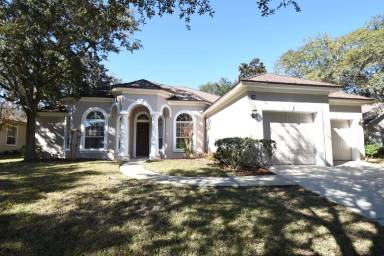 Main picture of 17 N Village Dr