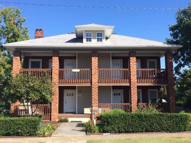 Main picture of 818 Lamont St