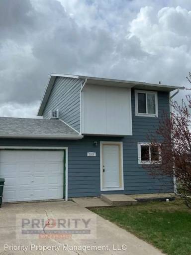 Main picture of 2323 Mahogany Cir