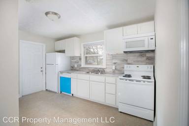 Main picture of 905 Poplar Dr