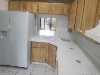 Main picture of 7000 Pembroke Rd