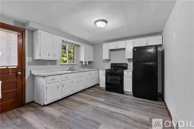 Main picture of 124 Saunders Station Rd