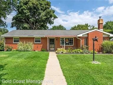 Main picture of 3710 N Lakeshore Dr
