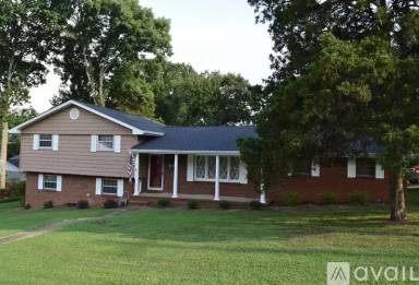 Main picture of 9 Maple Ln