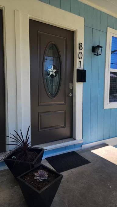 Main picture of 801 W Hollywood Ave