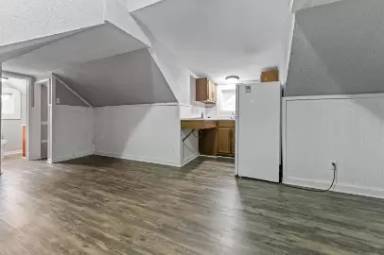 Main picture of 906 Laurel St