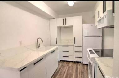 Main picture of 425 Holcomb Ave