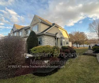Main picture of 896 Walnut St