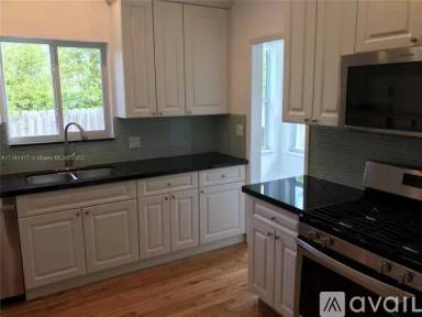 Main picture of 445 W 51st St