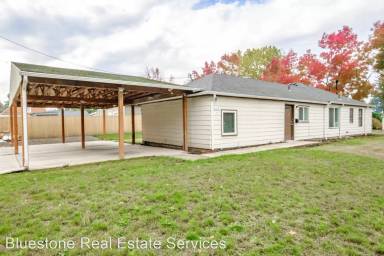Main picture of 2490 Maple Ave NE