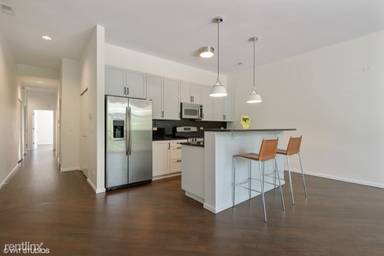 Main picture of 1872 N Damen Ave