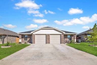 Main picture of 1006 Barbara Jordan St