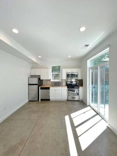 Main picture of 446 Roberts St