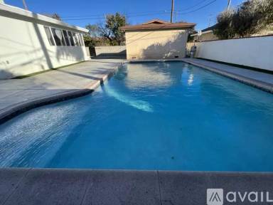 Main picture of 10952 Forbes Ave