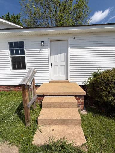 Main picture of 127 E Jefferson St