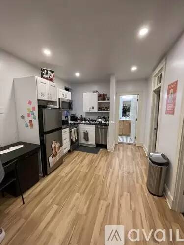Main picture of 831 Beacon St