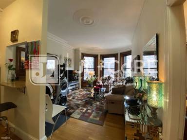 Main picture of 455 Beacon St