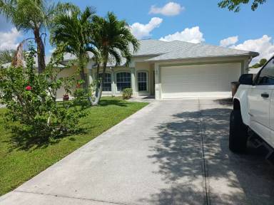 Main picture of 711 SE 12th Ct