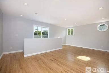 Main picture of 2737 Yearling St
