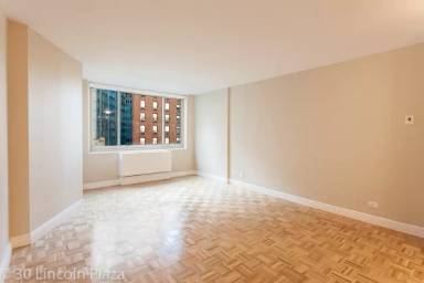 Main picture of 31 W 63rd St