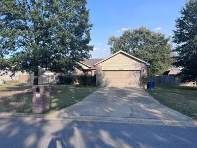 Main picture of 23 Haywood Dr
