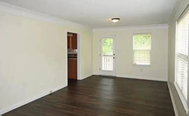 Main picture of 43 E Castle Dr