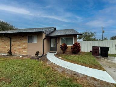 Main picture of 4999 Dover Cir