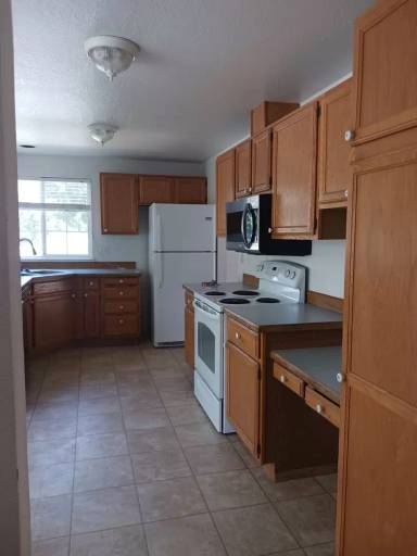 Main picture of 2128 SW 30th Ct