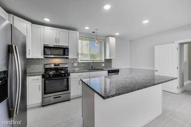 Main picture of 5302 W Ohio St